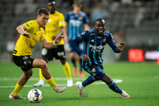 Mjällbys Ivan Kricak och Djurgårdens Edward Chilufya