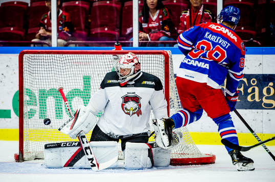 Malmö Redhawks målvakt Daniel Marmenlind mot Oskarshamns