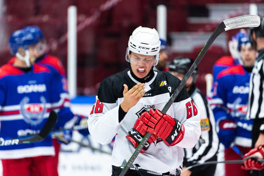 Malmö Redhawks Isac Göransson har ont