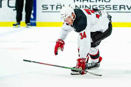 Malmö Redhawks Carl Söderberg tappar klubban