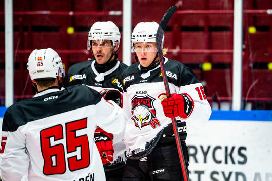 Malmö Redhawks Marcus Sylvegård jublar