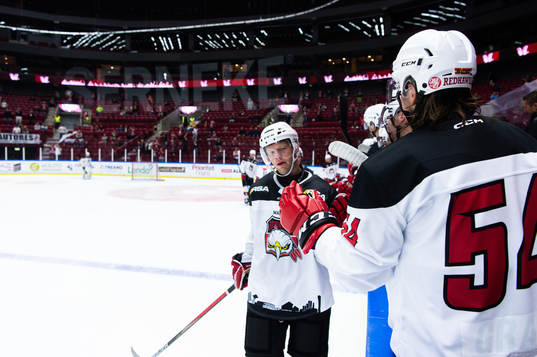 Malmö Redhawks Carl Söderberg jublar