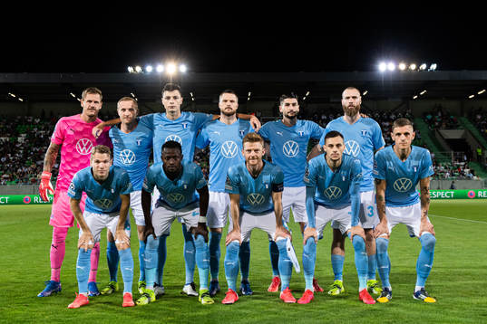 The starting eleven of Malmö FF pose for a photo
