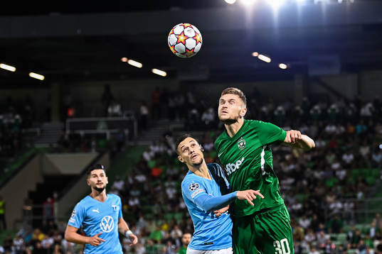 Veljko Birmancevic of Malmö FF and Igor Plastun of