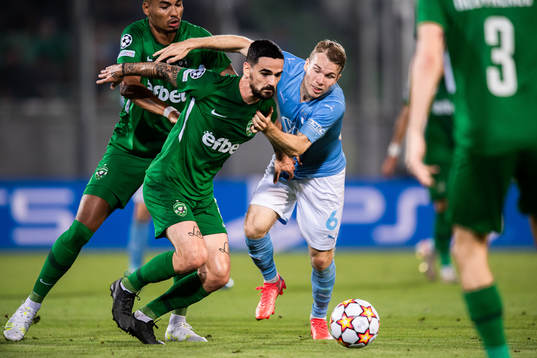 Claude Goncalves of Ludogorets and Oscar Lewicki of Malmö