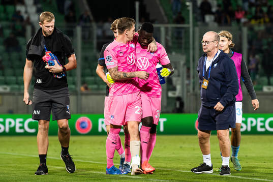 Goalkeeper Johan Dahlin and goalkeeper Ismael Diawara of