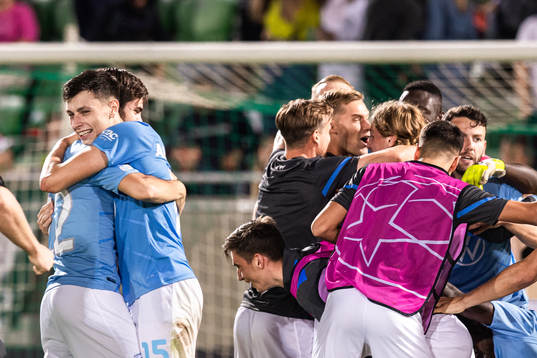 Anel Ahmedhodzic of Malmö FF celebrate with teammates