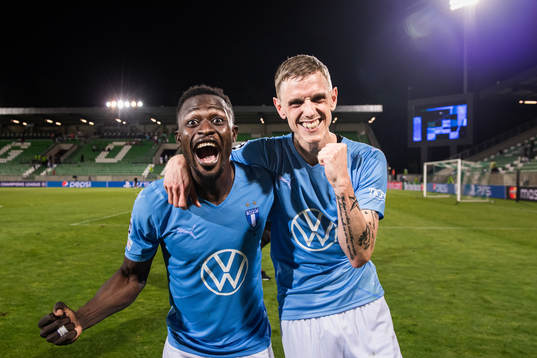 Bonke Innocent and Sören Rieks celebrate