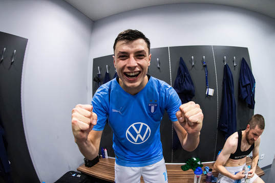 Anel Ahmedhodzic of Malmö FF celebrates