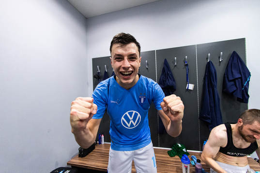 Anel Ahmedhodzic of Malmö FF celebrates