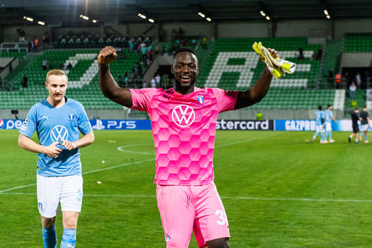 Franz Brorsson and goalkeeper Ismael Diawara of Malmö FF