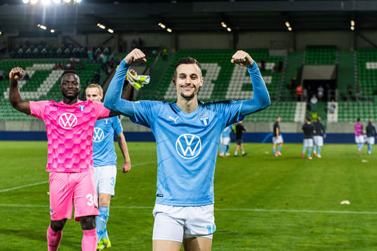 Goalkeeper Ismael Diawara and Veljko Birmancevic of Malmö