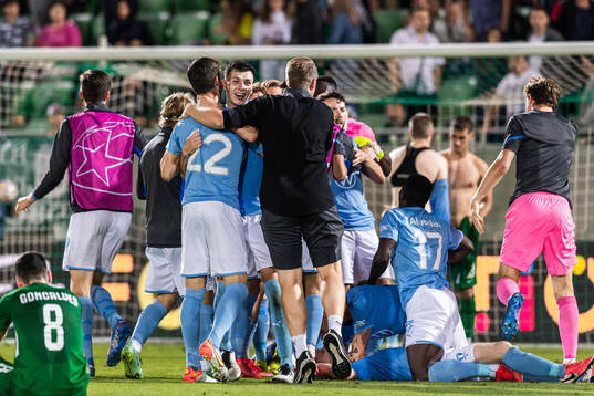 Anel Ahmedhodzic of Malmö FF celebrates