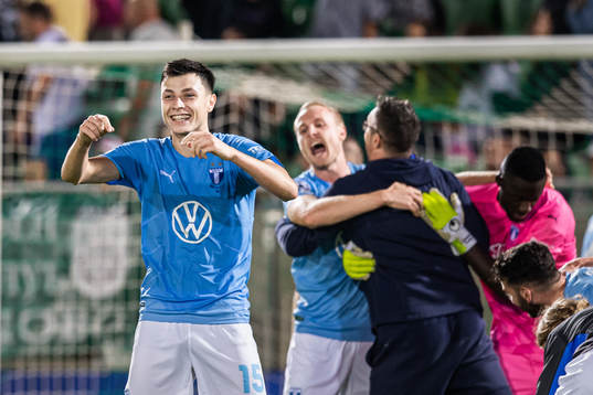 Anel Ahmedhodzic of Malmö FF celebrates