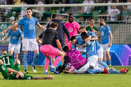 Anel Ahmedhodzic of Malmö FF celebrates