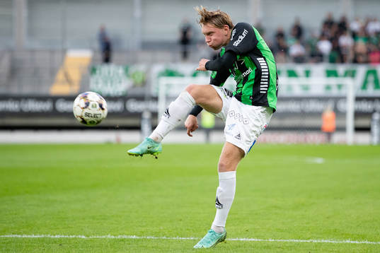 GAIS Adam Egnell med ett skott