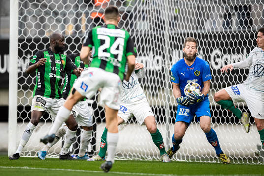 Jönköpings målvakt Frank Pettersson med räddning