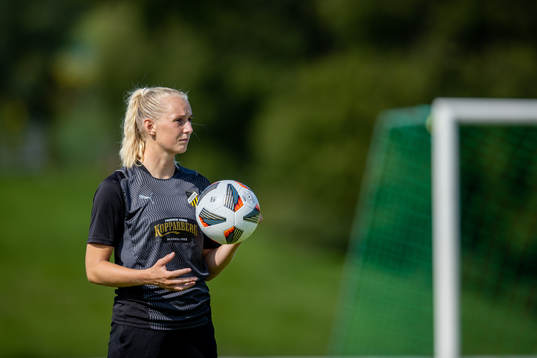 OS spelaren Stina Blackstenius tillbaka i vardagen