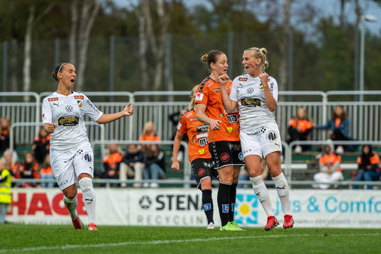 Häckens Stina Blackstenius jublar