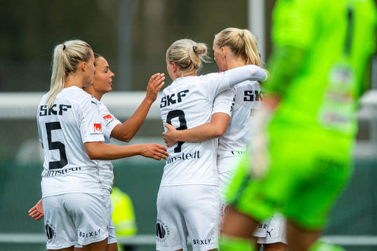 Häckens spelare jublar