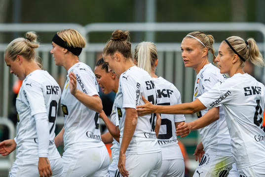 Häckens spelare jublar