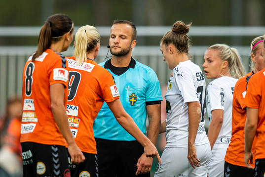 Kristianstads Josefine Rybrink i samtal med domare Rinon