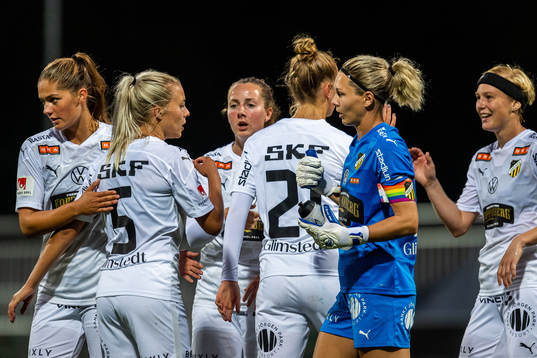 Häckens målvakt Jennifer Falk jublar