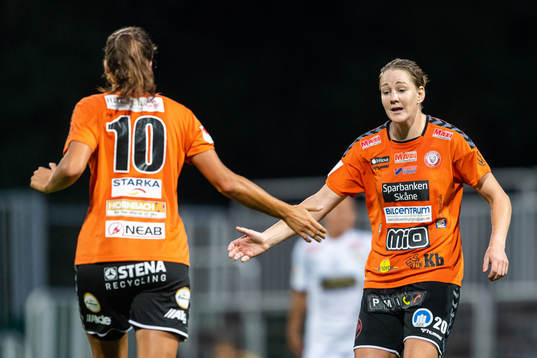 Kristianstads Anna Welin och Mia Carlsson jublar