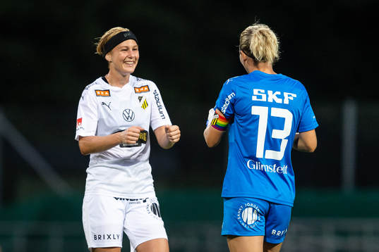 Häckens Luna Nörgaard Gevitz och målvakt Jennifer Falk