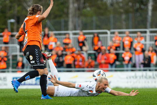 Häckens Stina Blackstenius reagerar