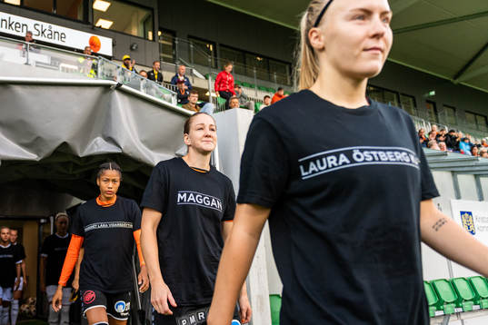 Kristianstads Mia Carlsson (mitten) gör entré till