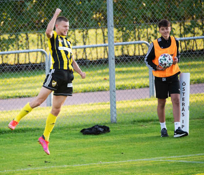 IFK Hässleholms Ivan Danielsson Andanovski jublar ikapp