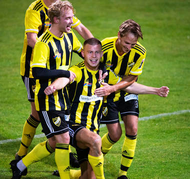 IFK Hässleholms Ivan Danielsson Andanovski  jublar över