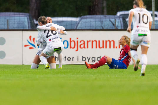 Rosengårds Sanne Troelsgaard och Bianca Schmidt jublar