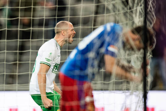 Jon Gudni Fjoluson of Hammarby celebrates