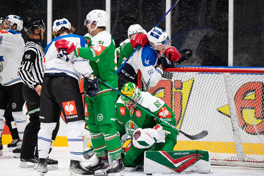 Carl Klingberg of Zug and goalkeeper Christoffer Rifalk of