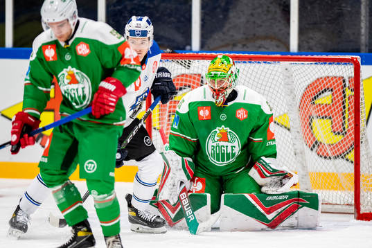 Rögles målvakt Christoffer Rifalk och Dario Simion of Zug