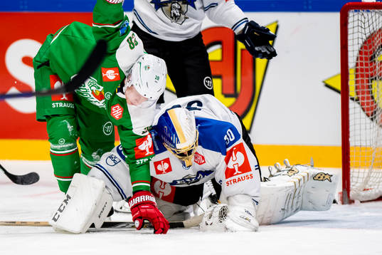 Anton Bengtsson of Rögle and goalkeeper Leonardo Genoni of