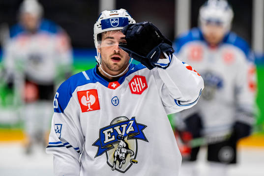 Marco Müller of Zug looks dejected