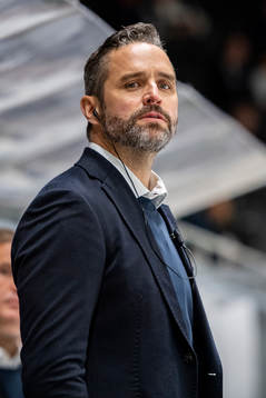 Assistant coach Josh Holden of Zug