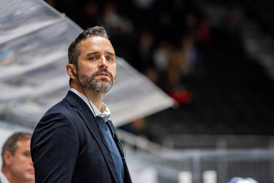 Assistant coach Josh Holden of Zug