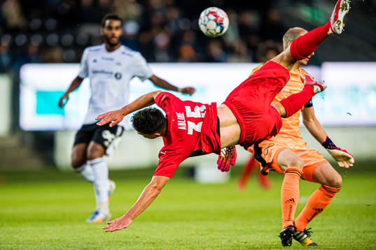 Matthis Abline of Rennes and Andre Hansen of Rosenborg