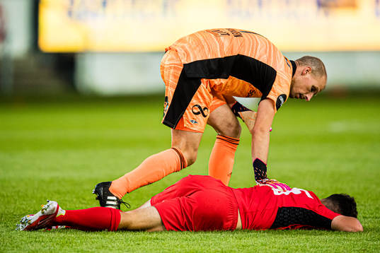 Andre Hansen of Rosenborg and Matthis Abline of Rennes