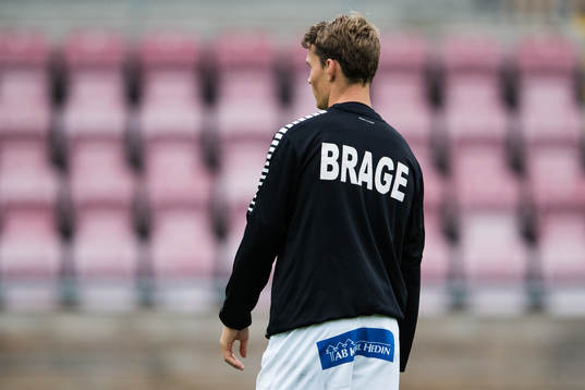 Ryggen på en spelare från Brage