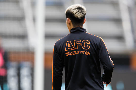 Ryggen på en spelare från AFC Eskilstunas