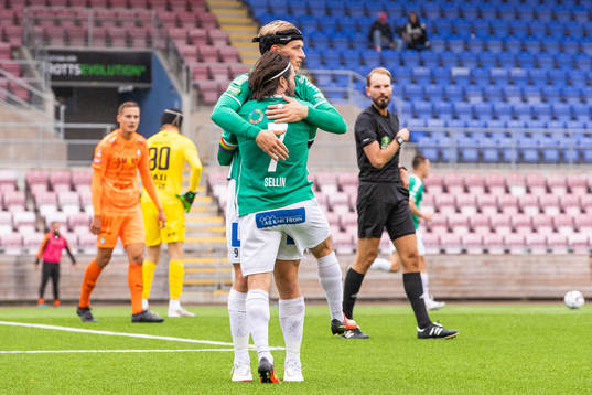 Brages Robbin Sellin jublar med Douglas Karlberg