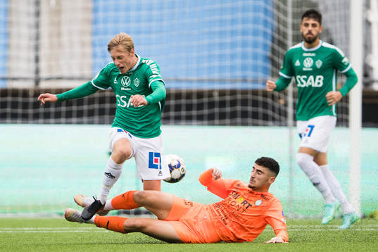 Brages Pontus Hindrikes och AFC Eskilstunas Ismet Lushaku