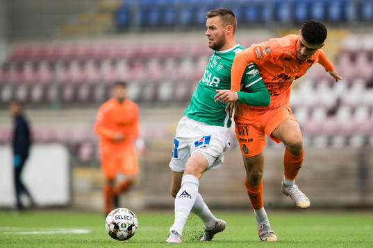 Brages Niklas Söderberg och AFC Eskilstunas Ismet Lushaku