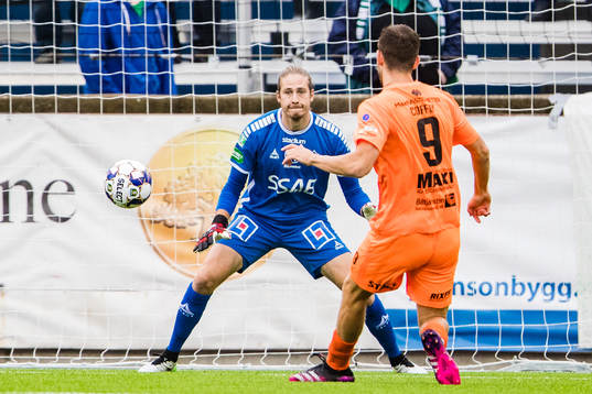 AFC Eskilstunas Ashley Mark Coffey gör 1-0 för AFC