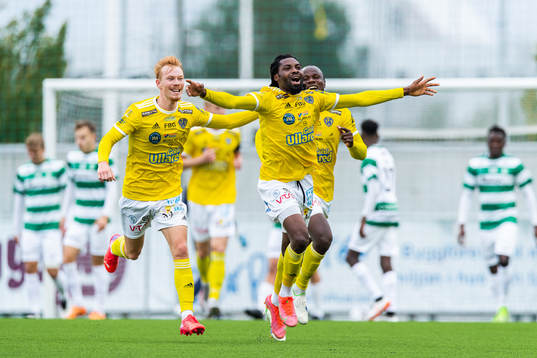Falkenbergs Kwame Kizito jublar